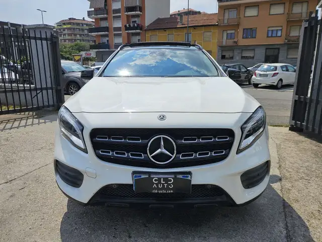 Mercedes-Benz Gla view 2