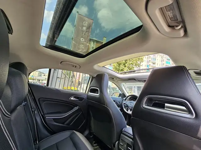 Mercedes-Benz Gla view 11