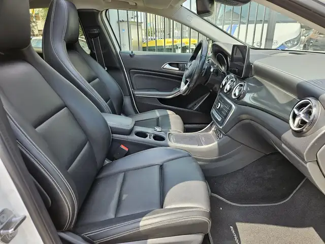 Mercedes-Benz Gla view 10