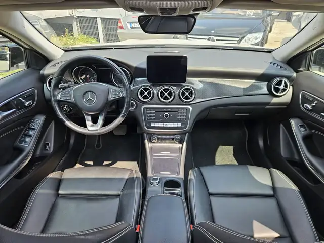 Mercedes-Benz Gla view 9