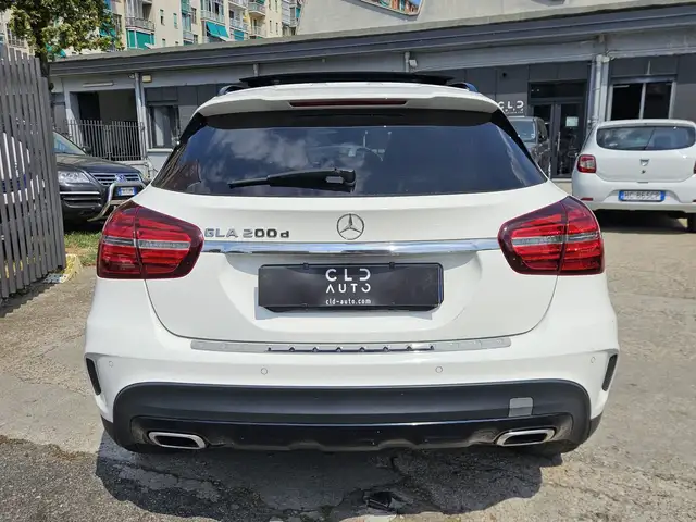 Mercedes-Benz Gla view 4