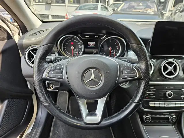 Mercedes-Benz Gla view 12