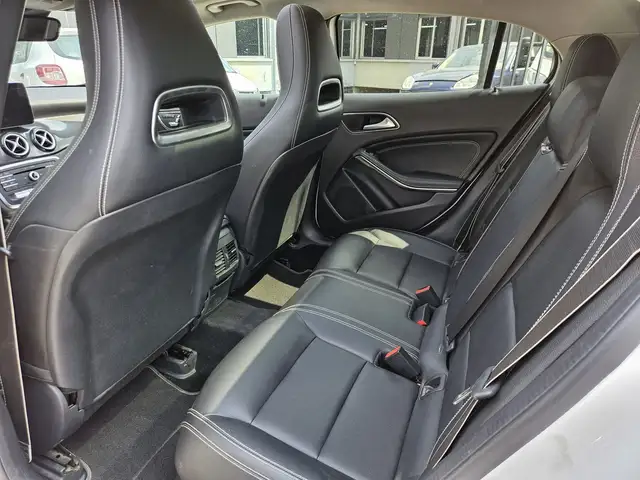 Mercedes-Benz Gla view 8
