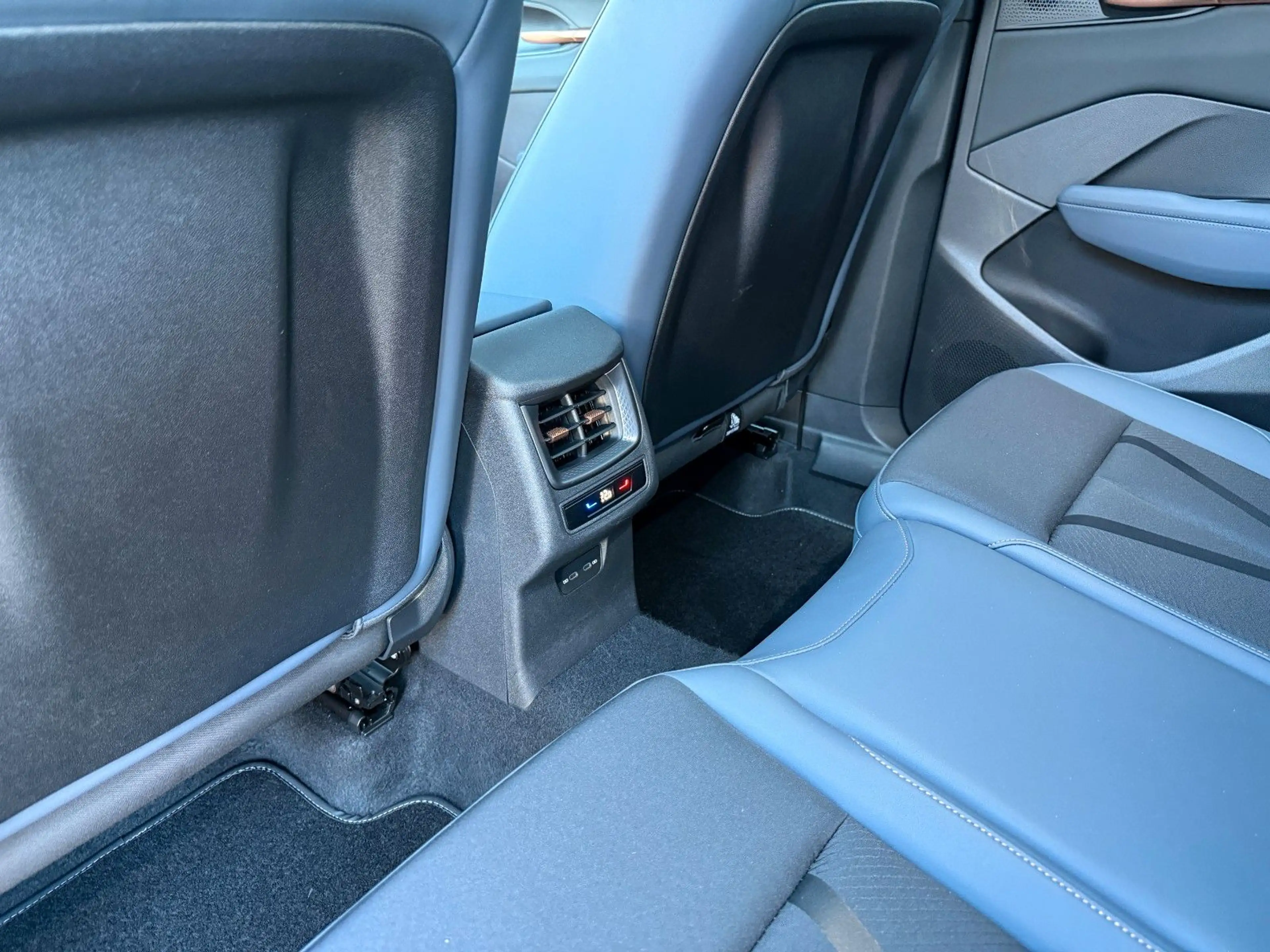 CUPRA Terramar 2.0 TSI 4Drive VZ Pano 360° HUD Keyless — photo 13