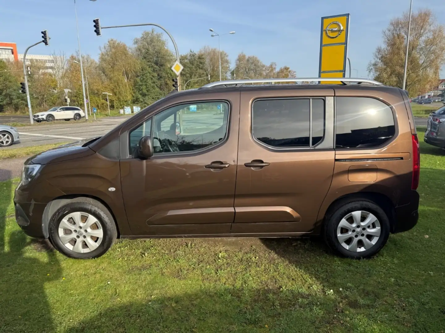 Opel Combo Life E INNOVATION SHZ+LHZ+Kamera +Winterreifen Bruin - 2