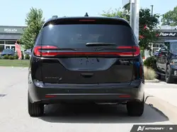 Chrysler Pacifica 2027