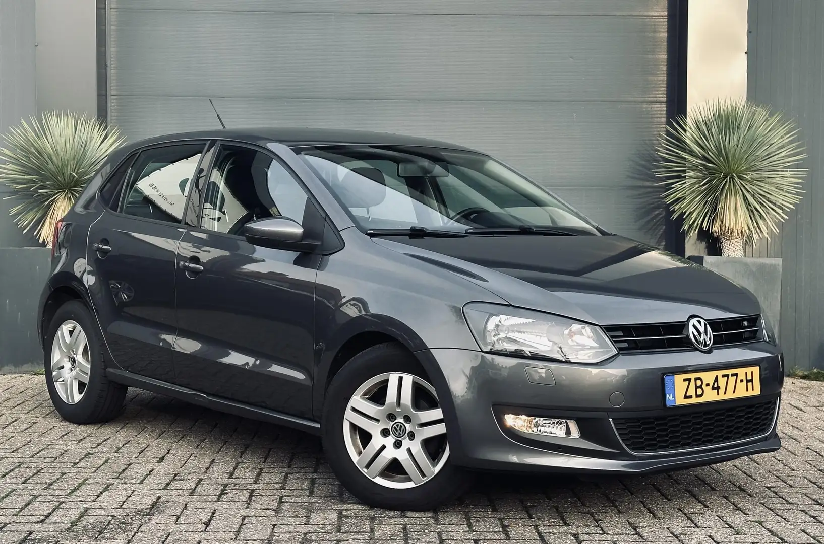 Volkswagen Polo 1.2-12V BlueMotion Comfortline Gris - 1