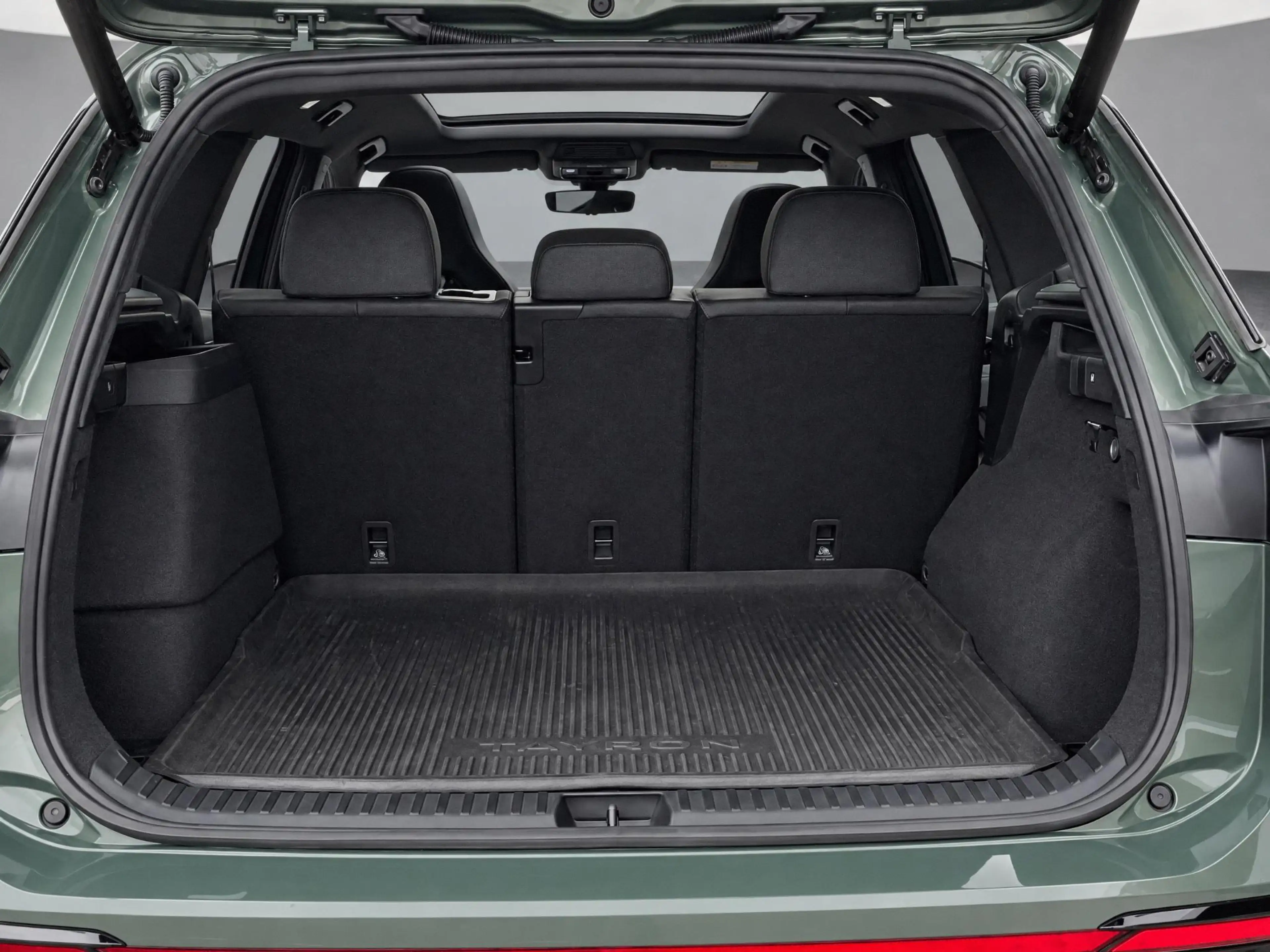 Volkswagen Tayron 1.5 eHybrid 272pk DSG R-Line Edition · Panoramadak — photo 7