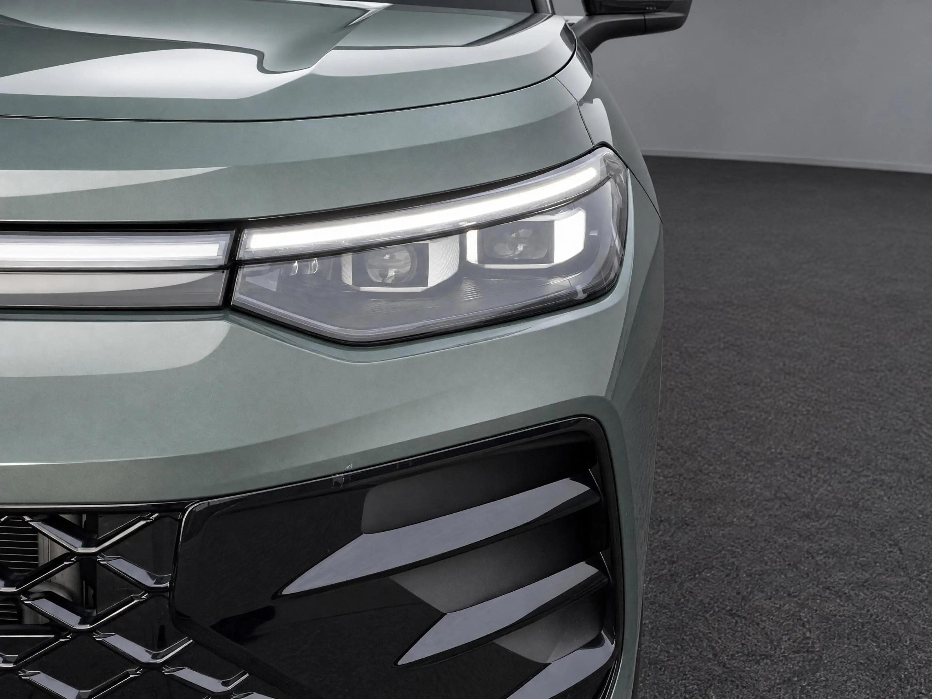 Volkswagen Tayron 1.5 eHybrid 272pk DSG R-Line Edition · Panoramadak — photo 3