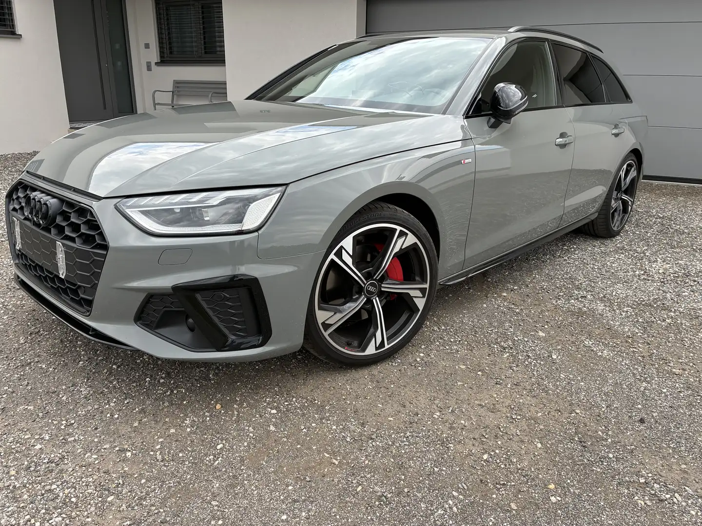 Audi A4 Avant 40 TDI quattro S-line S-tronic Competition Grau - 1