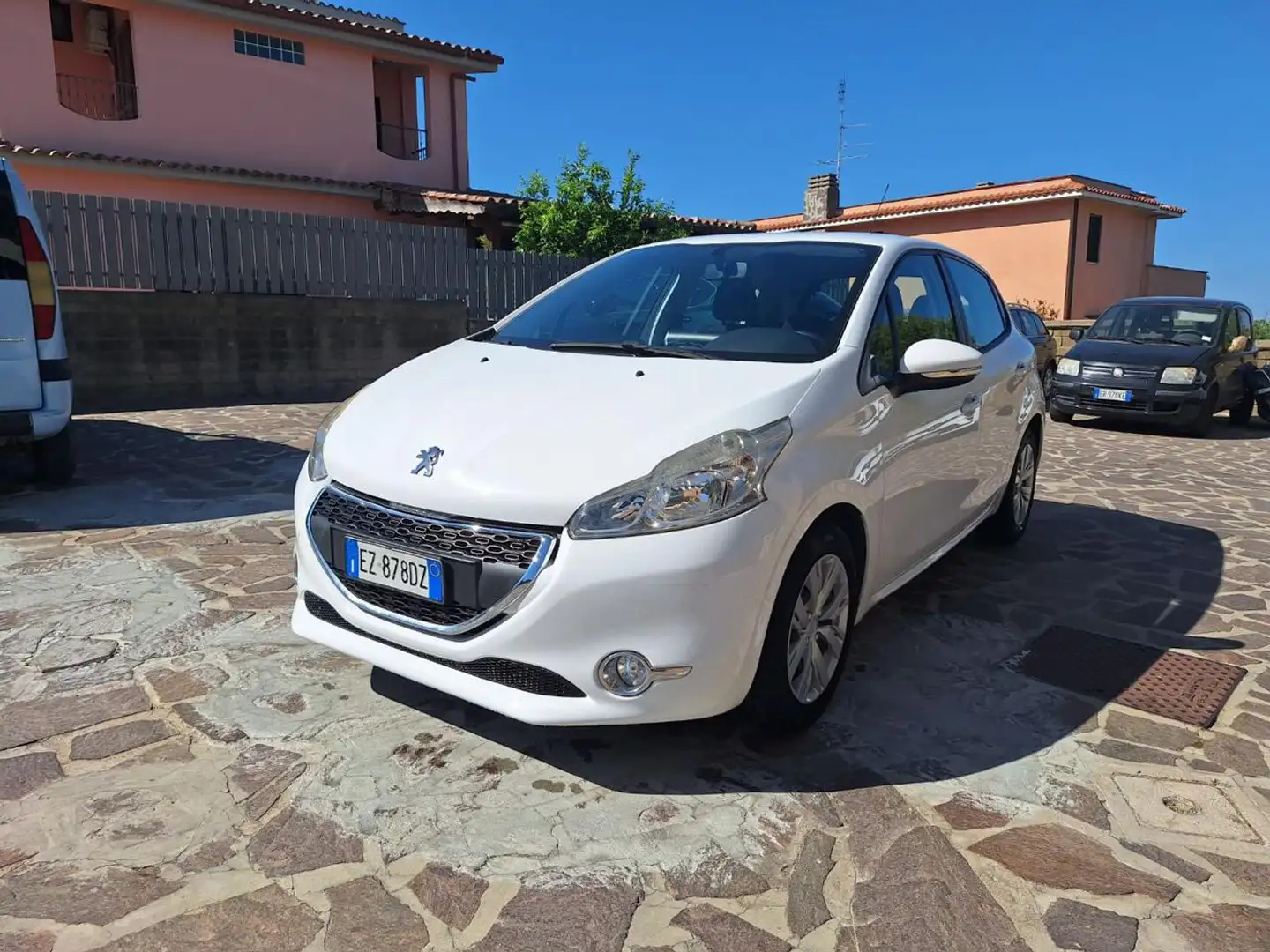 Peugeot 208 1.4 8V HDi 68CV 5p. Business Bianco - 1