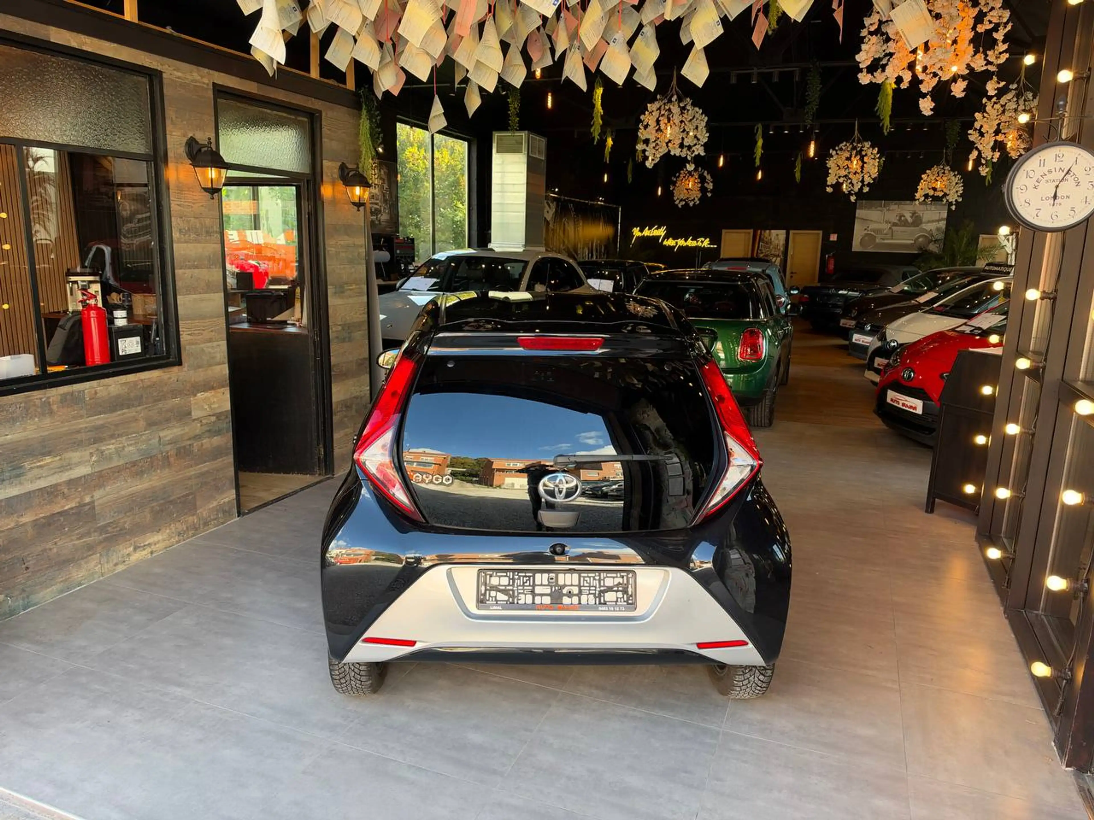 Toyota Aygo Aygo 1.0i VVT-i **LEZ 2035 + CAMERA + CARPLAY** — photo 6