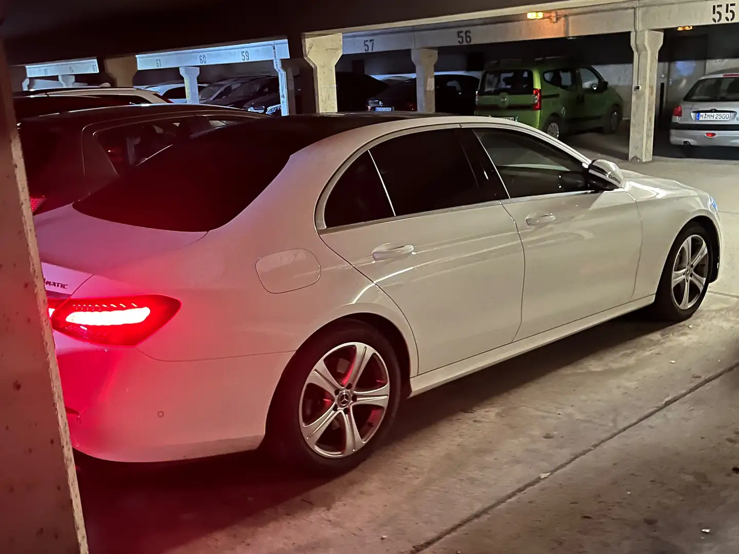 Mercedes-Benz E 400 E 400 d 4Matic 9G-TRONIC AMG Line Weiß - 2