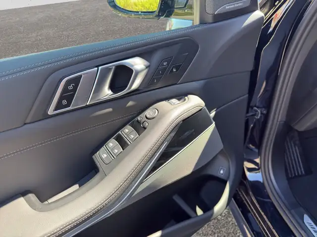 BMW X5 view 9