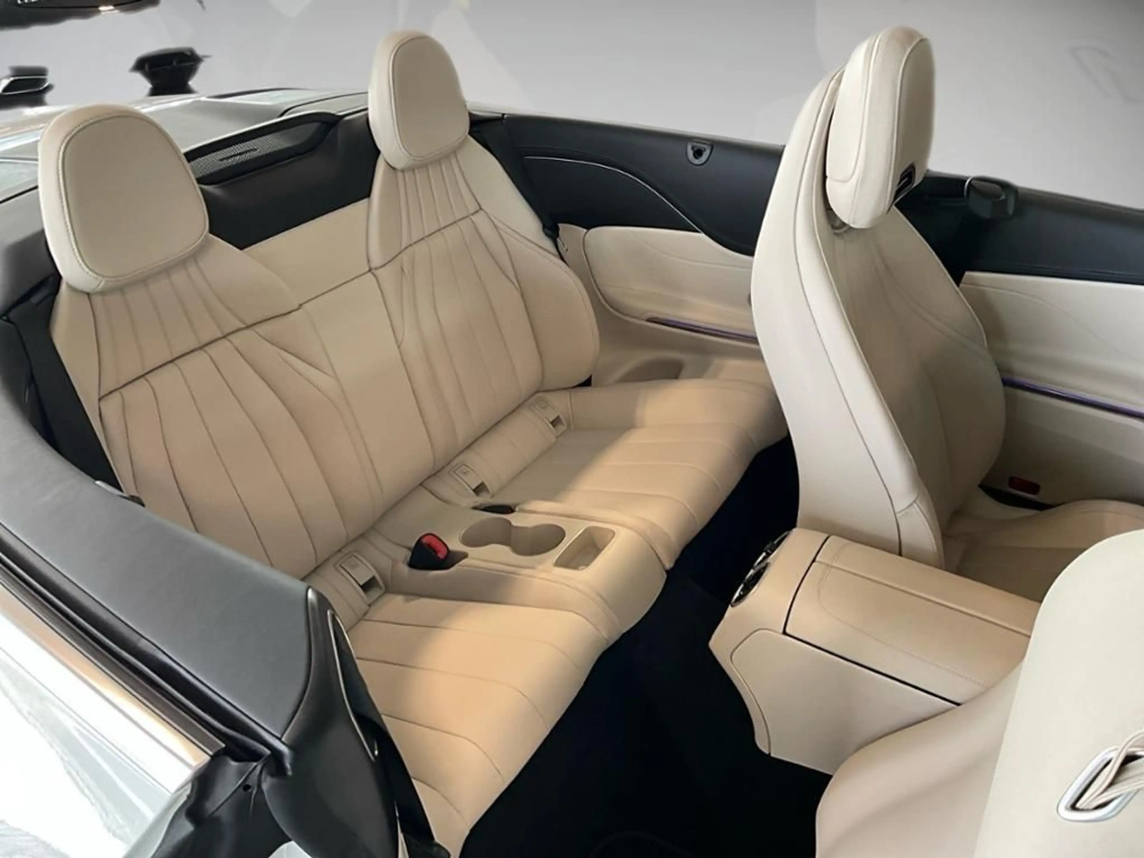 Mercedes-Benz CLE 200 4MATIC AMG Cabriolet Junge Sterne Garant — photo 13