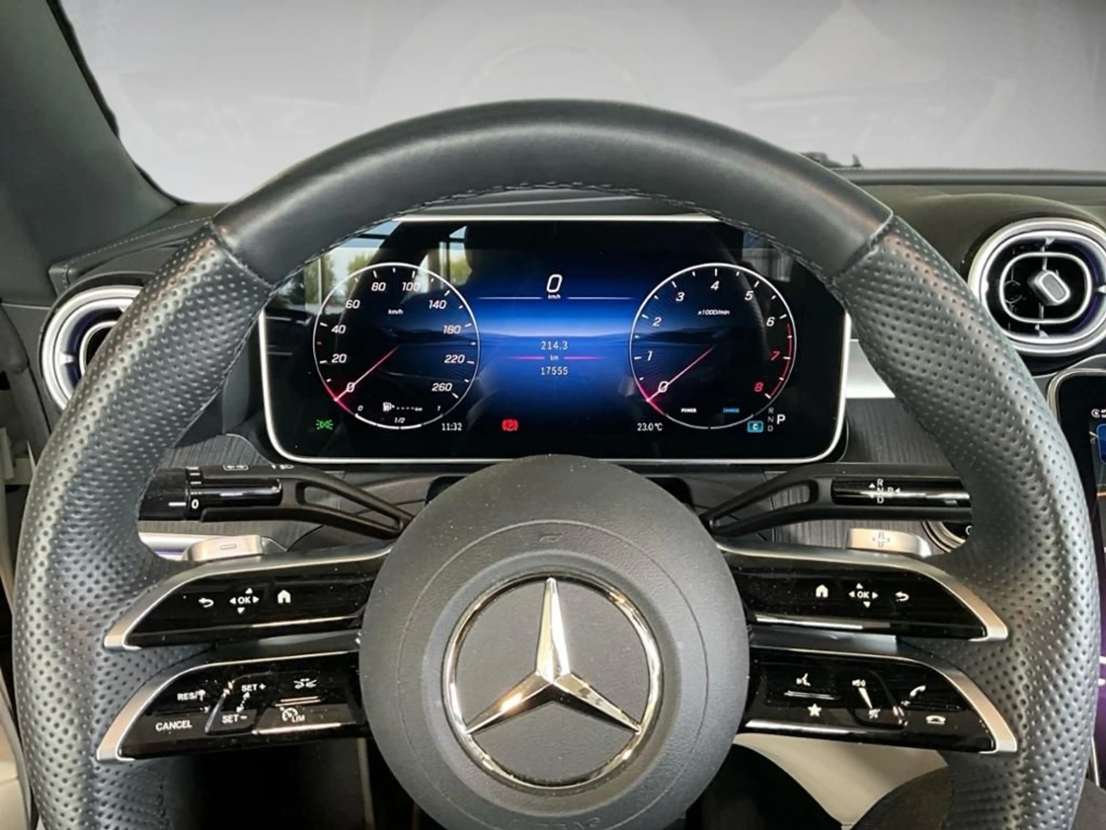 Mercedes-Benz CLE 200 4MATIC AMG Cabriolet Junge Sterne Garant — photo 12