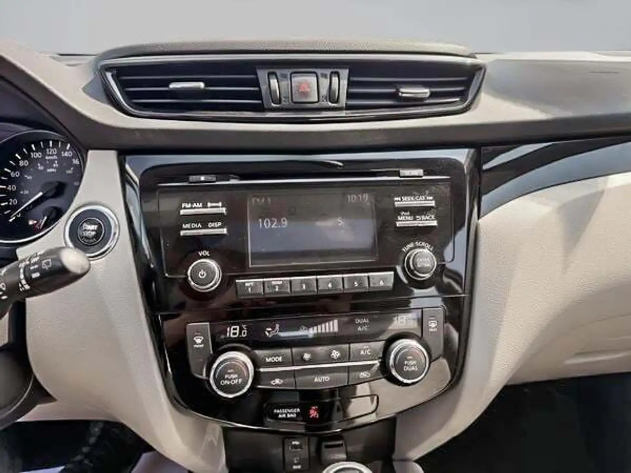 Nissan Qashqai photo Nissan Qashqai