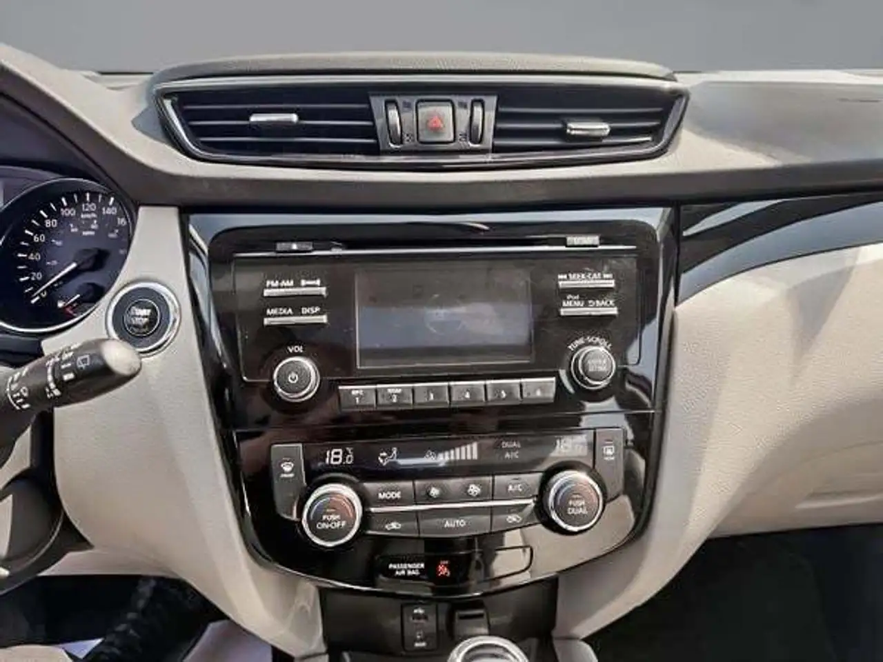 Nissan Qashqai photo Nissan Qashqai
