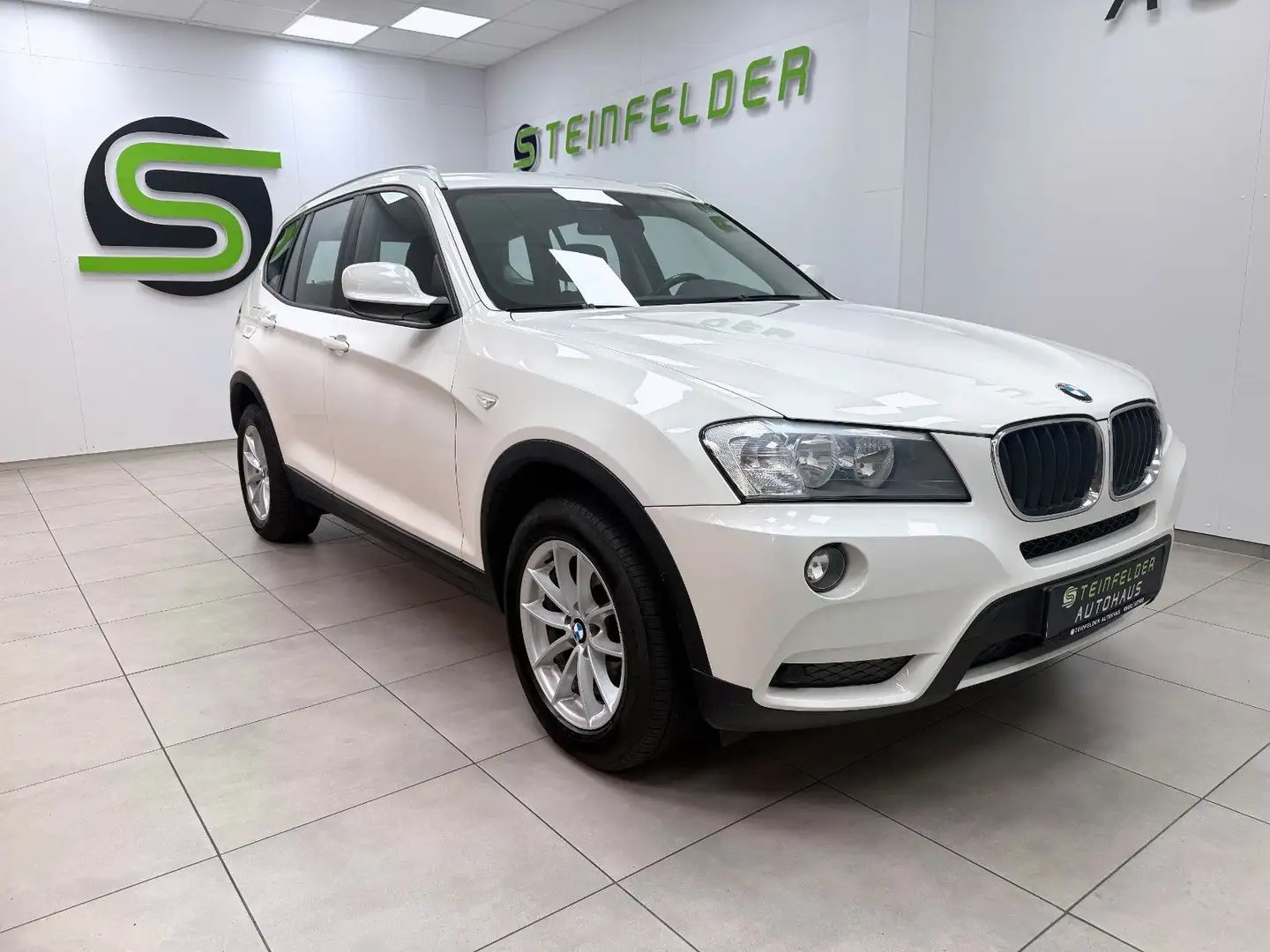 BMW X3 xDrive 20 d / AHK / NAVI / SHZ / PDC White - 1