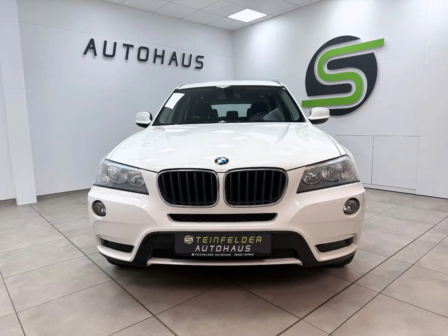 BMW X3 xDrive 20 d / AHK / NAVI / SHZ / PDC White - 2
