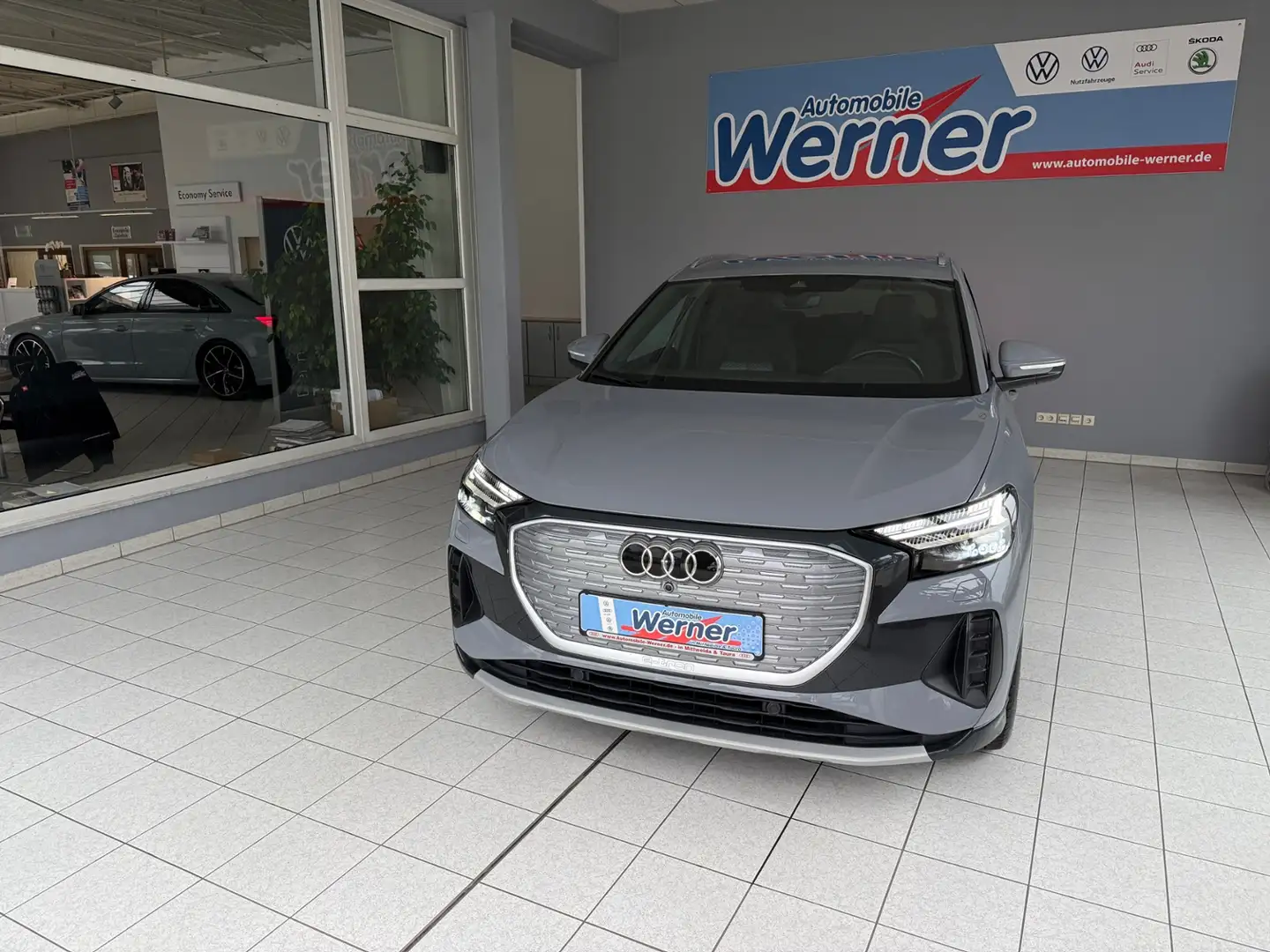 Audi Q4 e-tron 40 e-tron MatrixLED Navi Werksgarantie Grau - 2