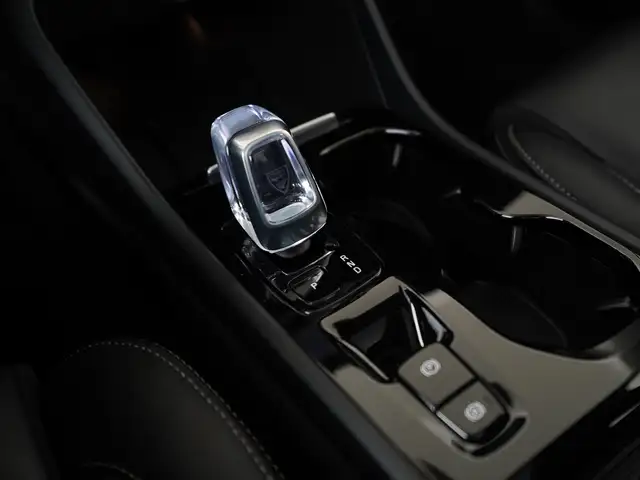 Volvo XC40 view 12