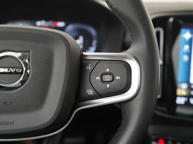 Volvo XC40 view 11