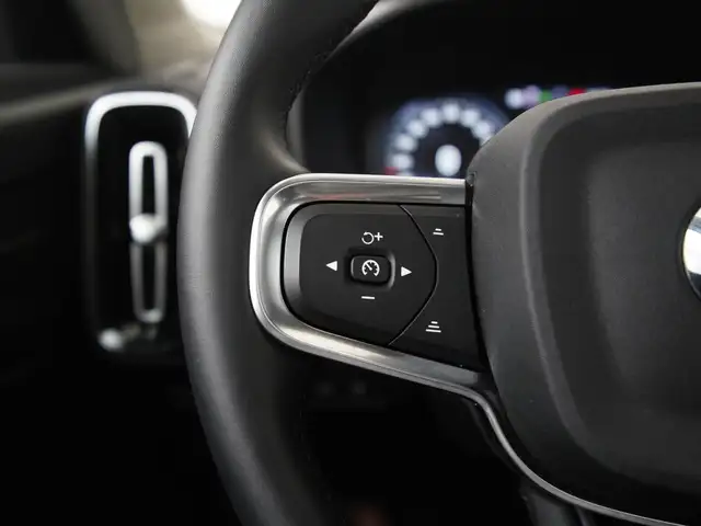 Volvo XC40 view 9