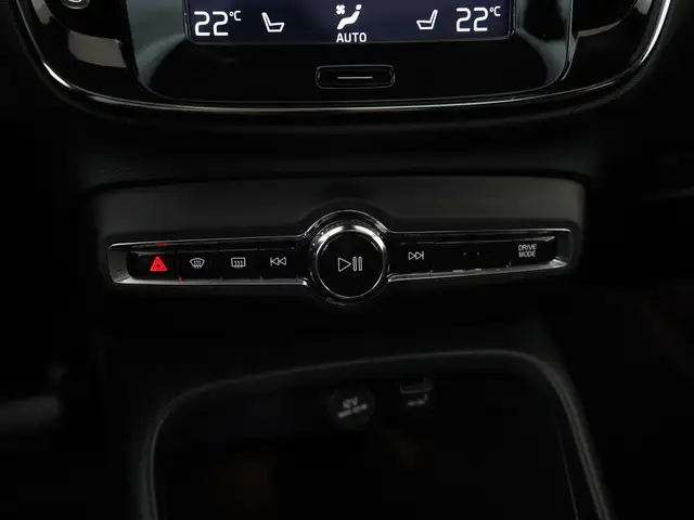 Volvo XC40 view 13