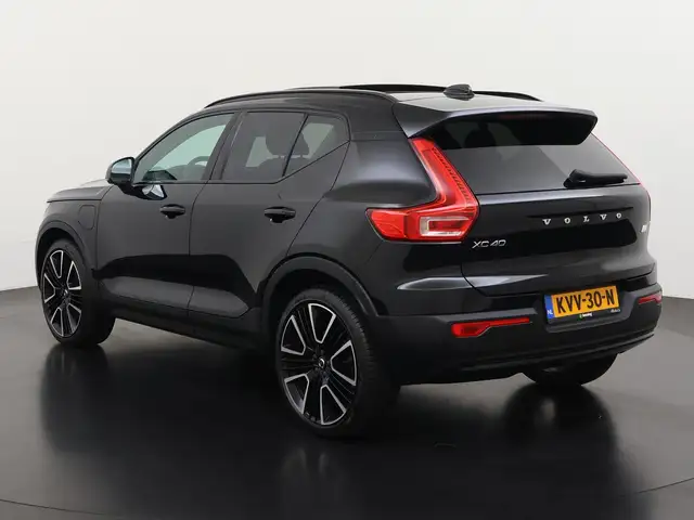 Volvo XC40 view 8