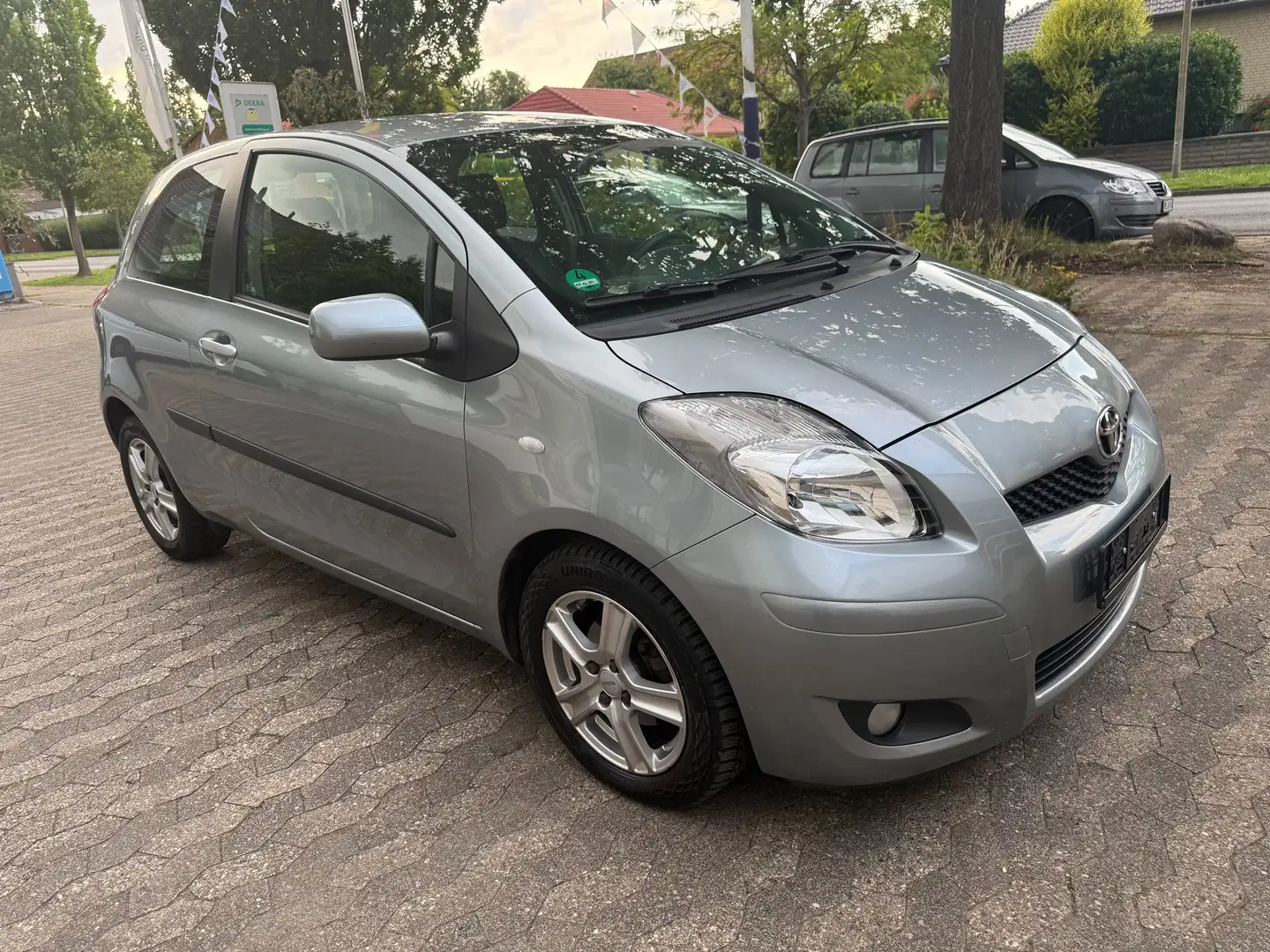 Toyota Yaris 1.4 D-4D Cool.Diesel.Automatik Szürke - 1