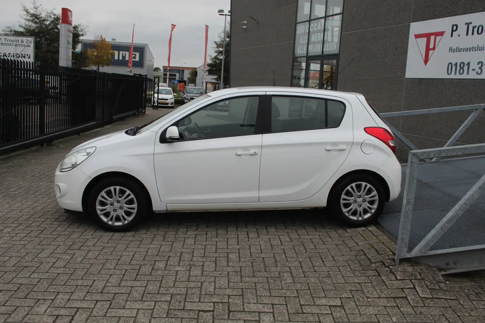 Hyundai i20 1.2i i-Motion 5-deurs/Airco/Mistlampen/Elektrische Wit - 2