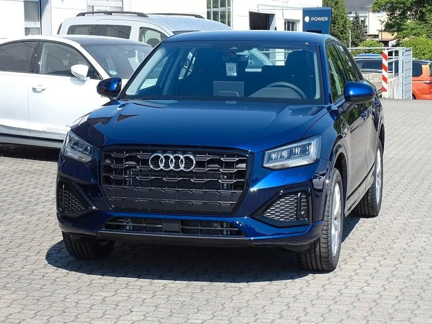 Audi Q2 35TFSI S-tronic advanced / Optikpaket schwarz Blau - 2