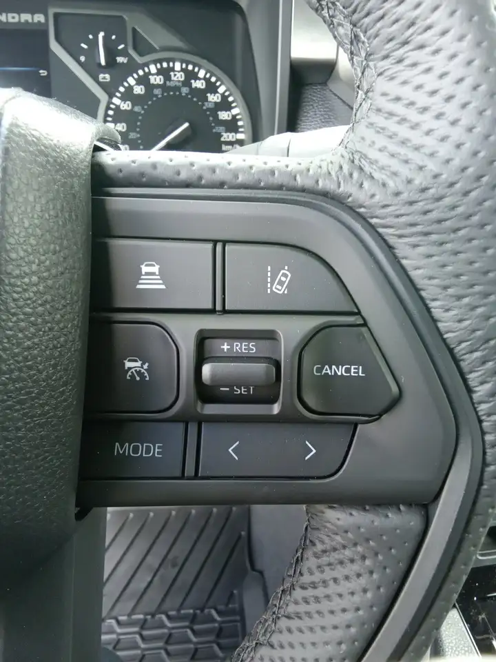 Toyota Tundra снимка Toyota Tundra