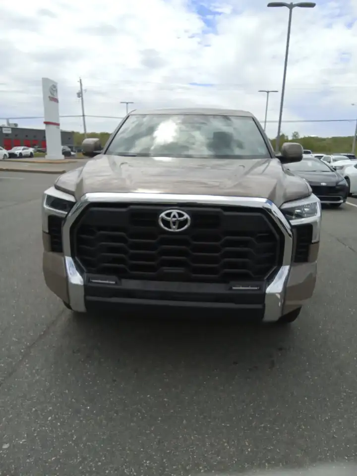 Toyota Tundra снимка Toyota Tundra