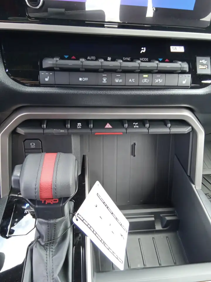 Toyota Tundra снимка Toyota Tundra