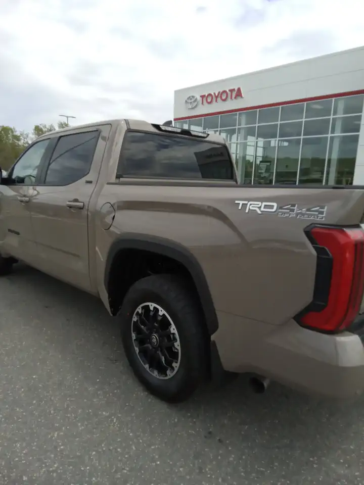 Toyota Tundra снимка Toyota Tundra