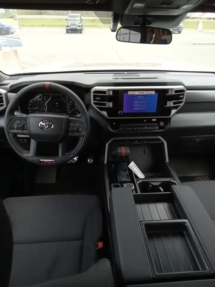Toyota Tundra снимка Toyota Tundra
