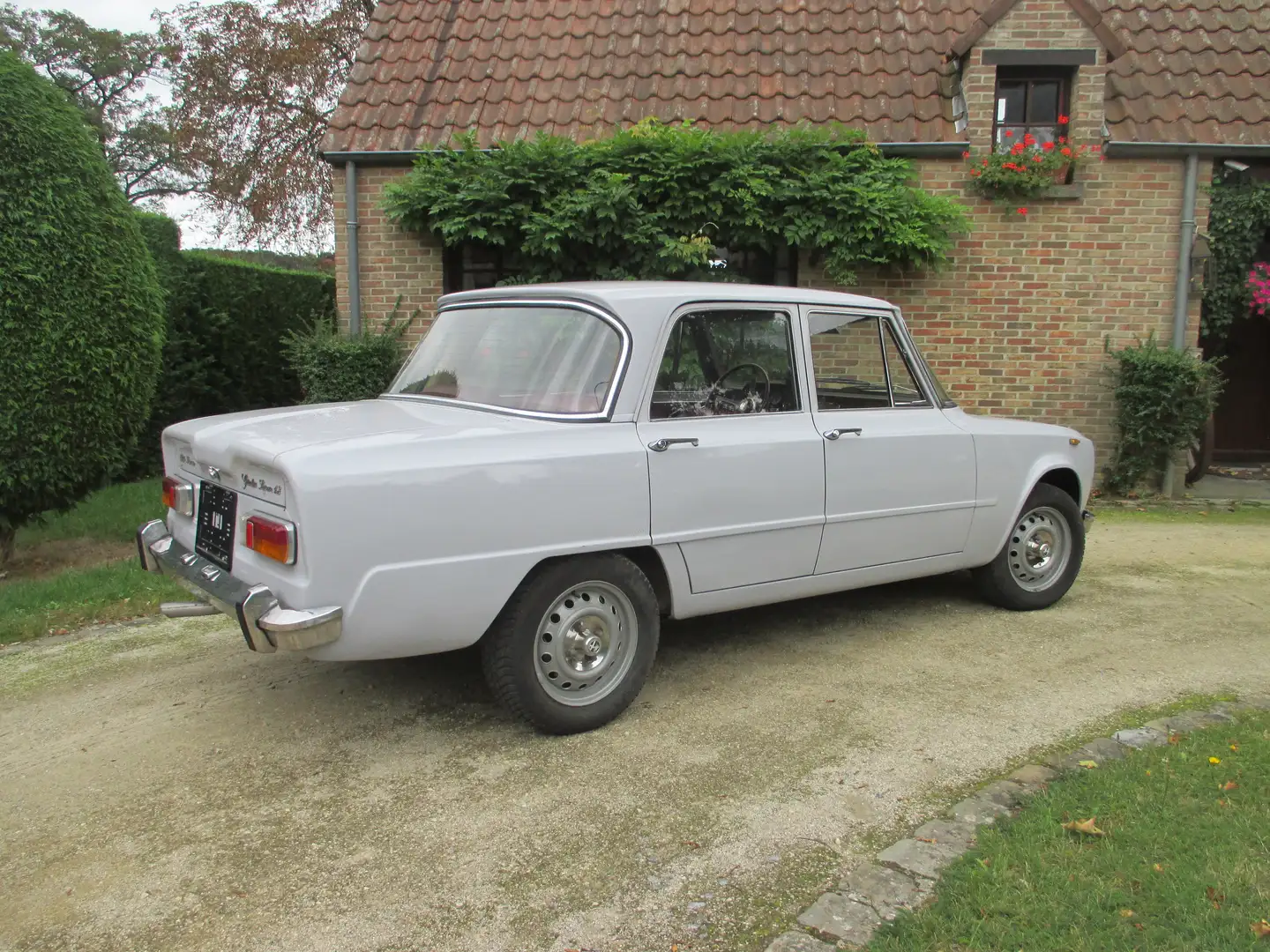 Oldtimer Alfa Romeo Giulia Super 1300 Grijs - 2