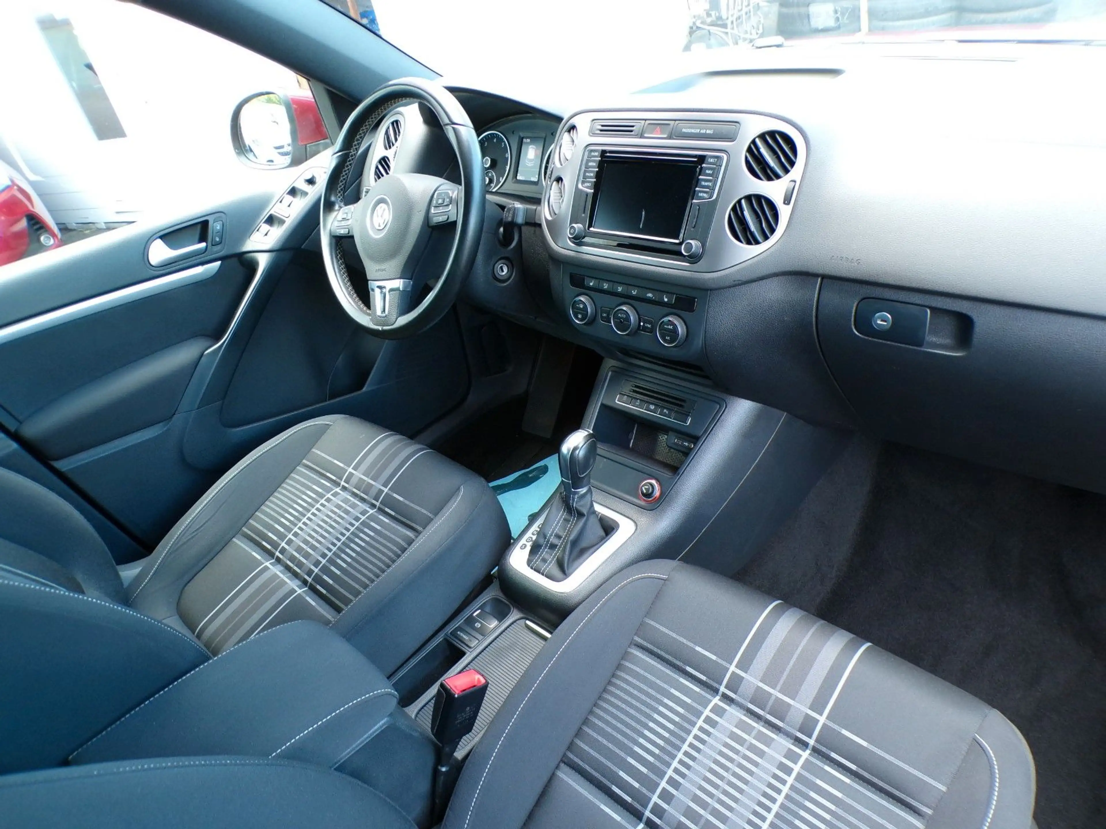 Volkswagen Tiguan 1.4 TSI DSG BMT LOUNGE Sport & Style — photo 12