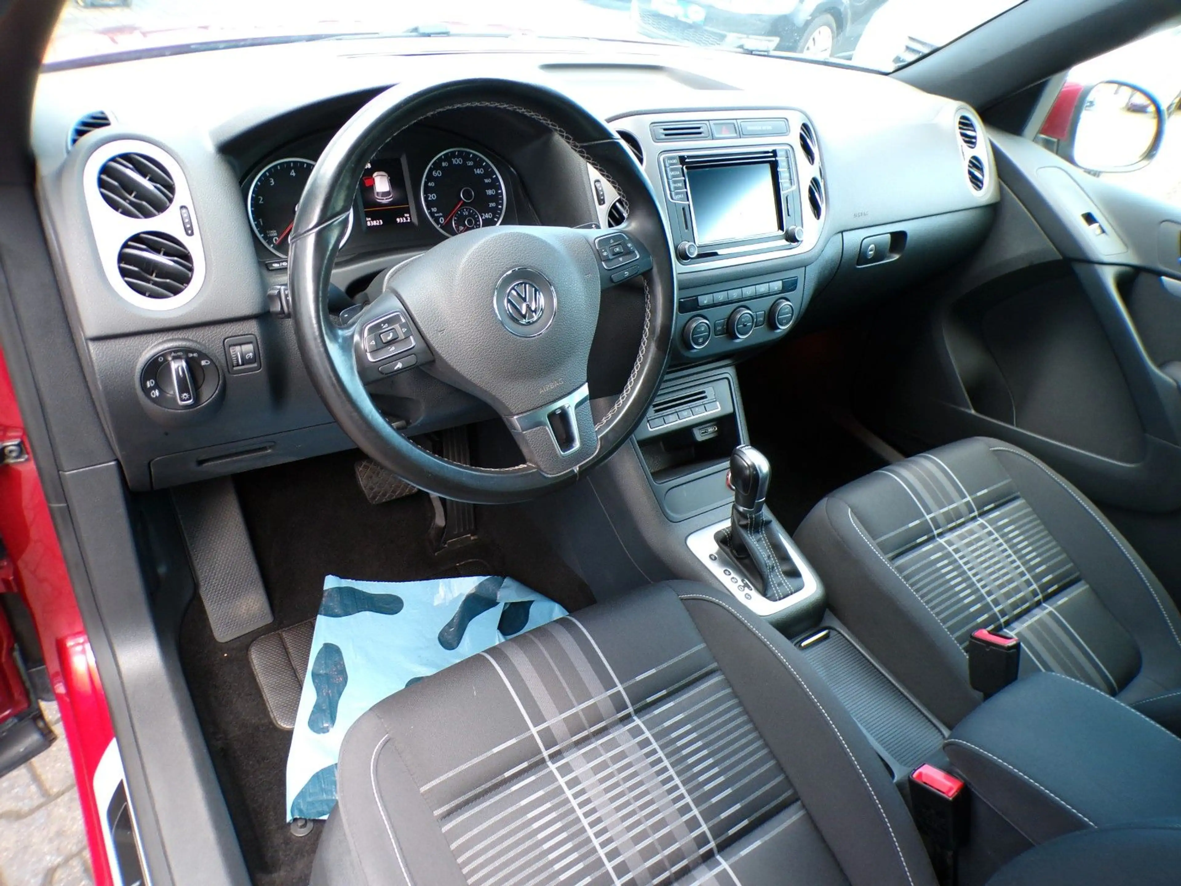 Volkswagen Tiguan 1.4 TSI DSG BMT LOUNGE Sport & Style — photo 10