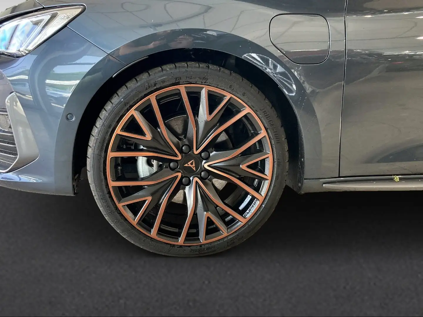 CUPRA Leon TRIBE eHYBRID DSG 150/204 Gris - 2