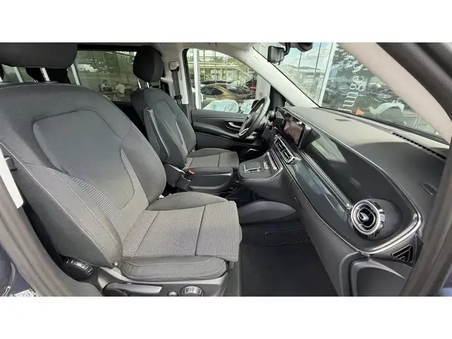 Mercedes-Benz 250 view 9