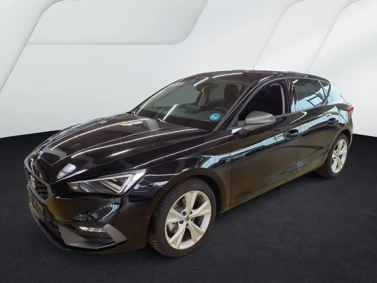 SEAT Leon FR Line 1.5 eTSI DSG Matrix Navi RearView Sitzh. A Schwarz - 2