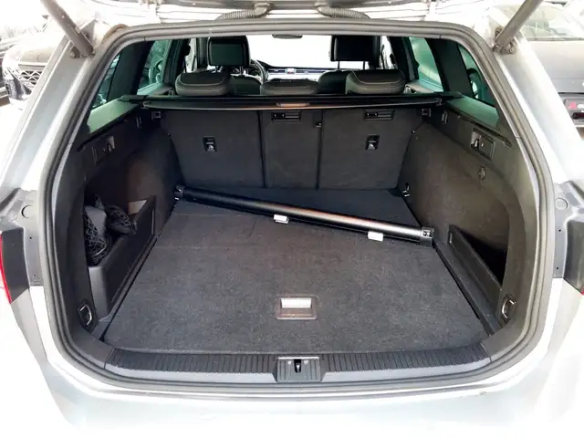 Volkswagen Passat view 6