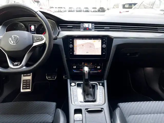 Volkswagen Passat view 11