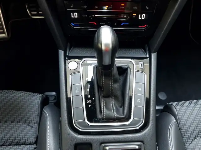 Volkswagen Passat view 13