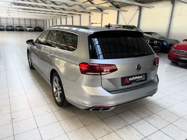 Volkswagen Passat view 4