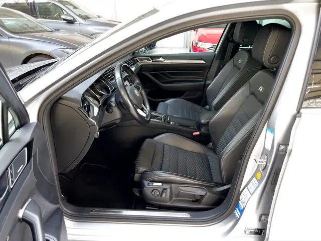 Volkswagen Passat view 8