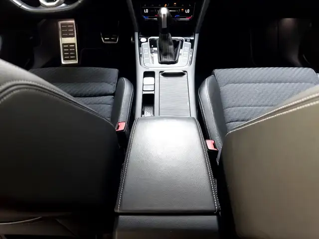 Volkswagen Passat view 14